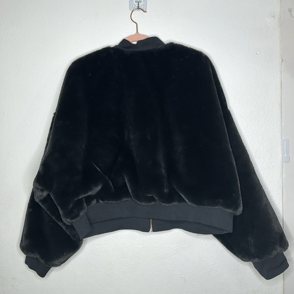 NWT NIKE FAUX FUR REVERSIBLE BOMBER JACKET SIZE LARGE BLACK - Picture 5 of 9